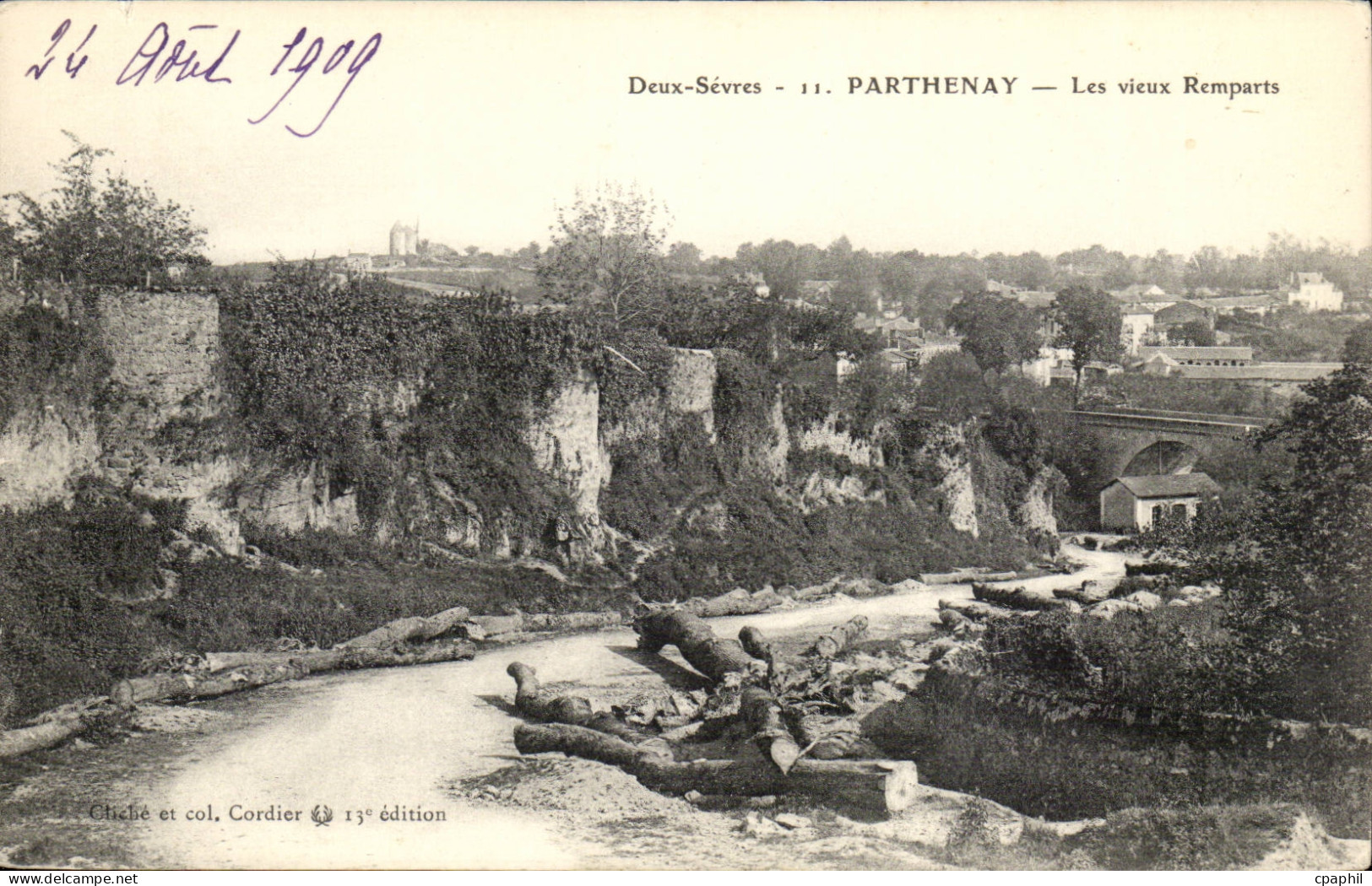 Parthenay CPA Les vieux remparts