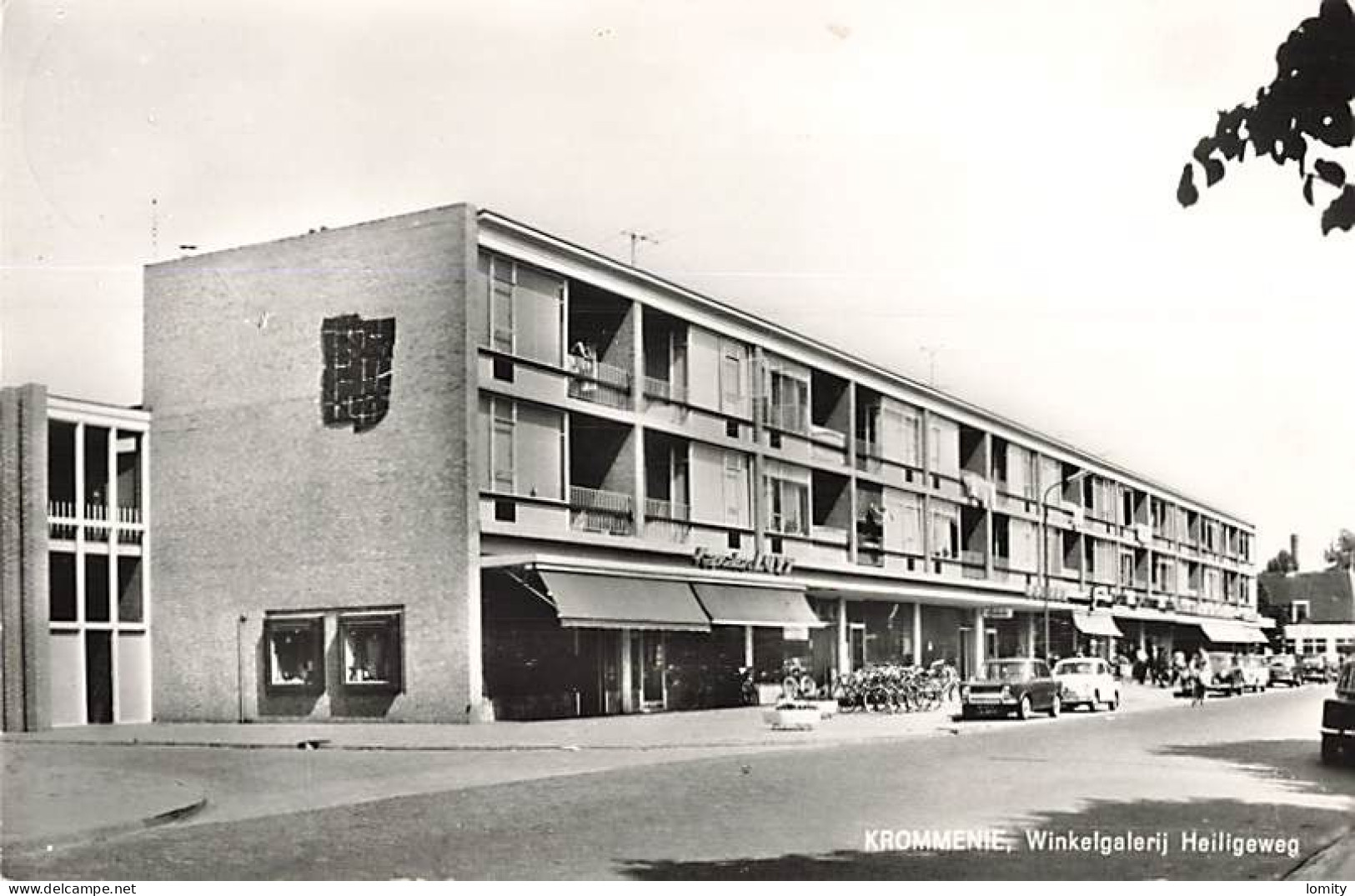 Pays Bas Krommenie galerie commerciale winkelgalerij Heiligeweg , immeuble voiture auto