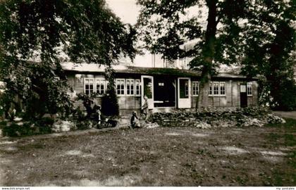 Hattem Zwolle Overijssel NL De-Hezenberg Paviljoen Holzbau Baeume Kinder Aussena