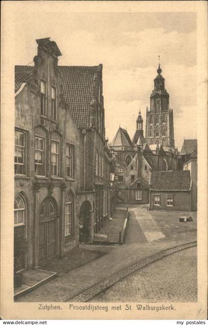 Zutphen Proostdijsteeg met St.Walburgskerk