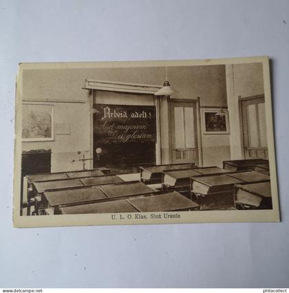 Boxtel (N - Br.) Kweekschool en U. L. O. - Klas Sint Ursula 1933 rand links!