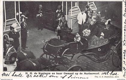 Nederland - DEN HELDER - H. M. de Koningin en haar Gemaal op de Marinewerf