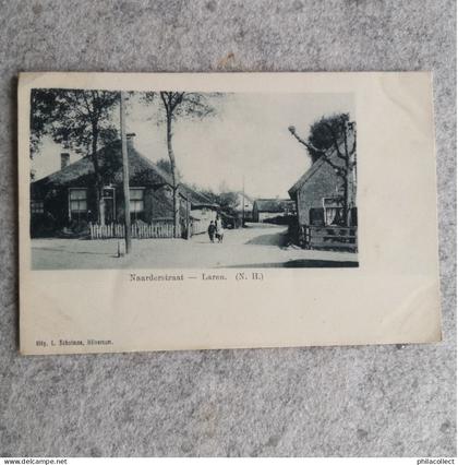 Laren (NH) Naarderstraat. ca 1900