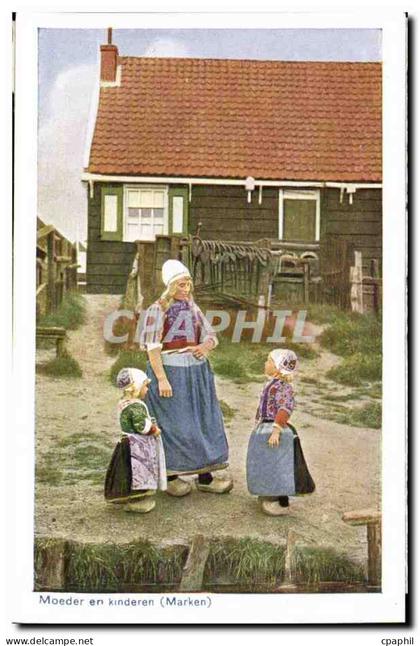 CPA Pays Bas Moeder en kinderen Marken Folklore Costume