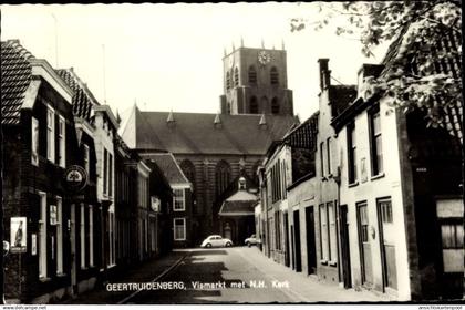 CPA Geertruidenberg Nordbrabant Niederlande, Vismarkt met N.H. Kerk