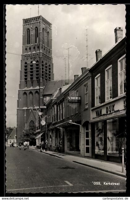 AK Oss, Kerkstraat met winkels en kerktoren
