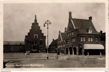 CPA Waalwijk Raadhuis met Raadhuisplein NETHERLANDS (728572)