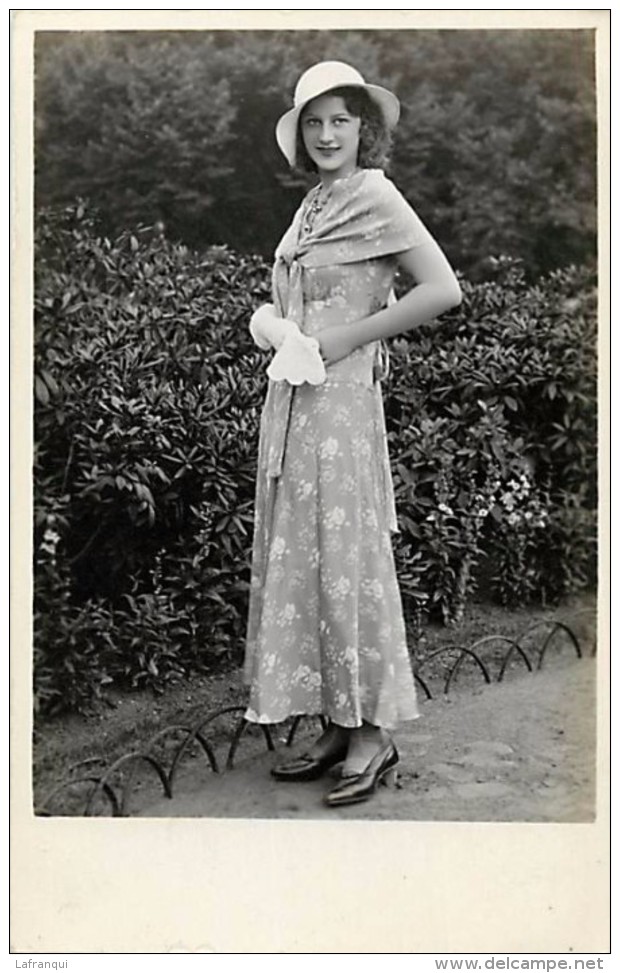 pays div - estonie  - ref G363- estonie - esthonie - miss estonie  -carte bon etat -