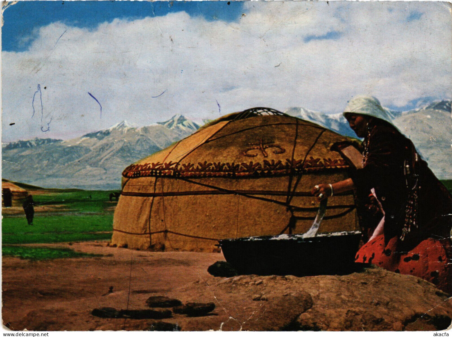 PC AFGHANISTAN, A KIRGIS WOMAN IN PAMIR, MAKING CURD, Modern Postcard (b48144)