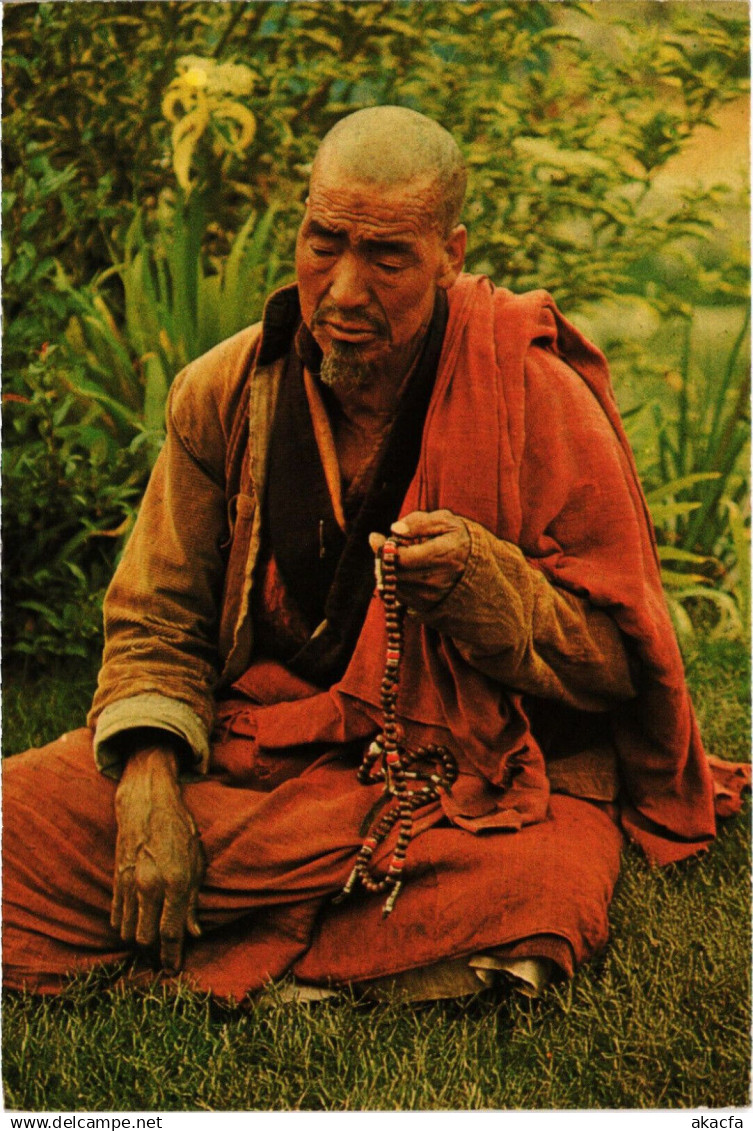 PC BHUTAN, A LAMA IN DEEP PRAYER, Modern Postcard (b48140)