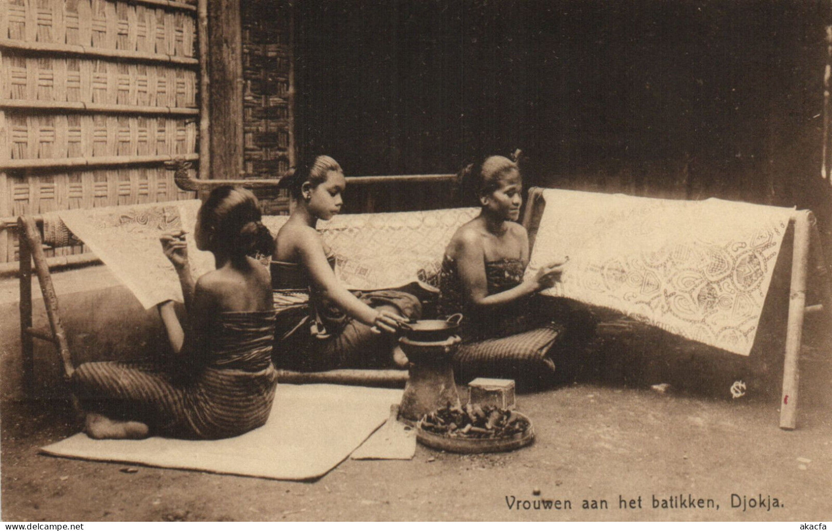 PC CPA VROUWEN AAN HET BATIKKEN, DJOKJA, INDONESIA, VINTAGE POSTCARD (b7298)