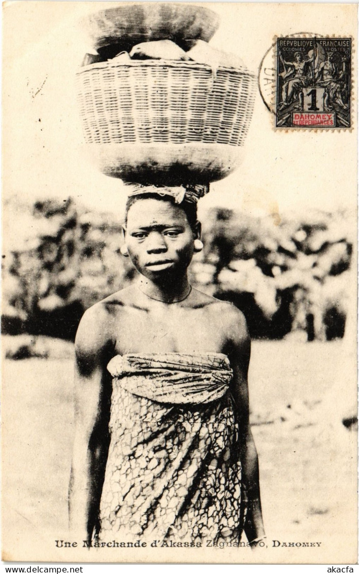 PC DAHOMEY BENIN UNE MARCHANDE D'AKASSA ZAGRANOVO, DAHOMEY (a76053)