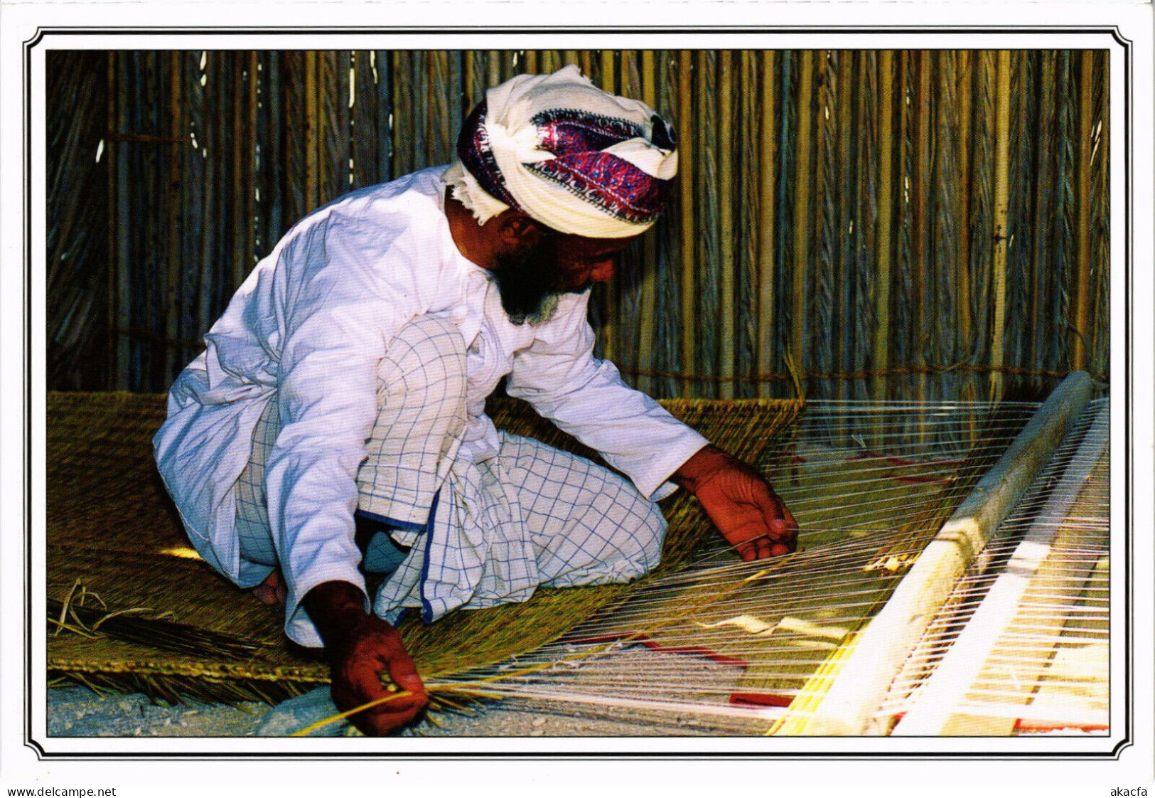 PC OMAN, AN OMANI TRADITIONAL CRAFTSMAN, Modern Postcard (b52909)