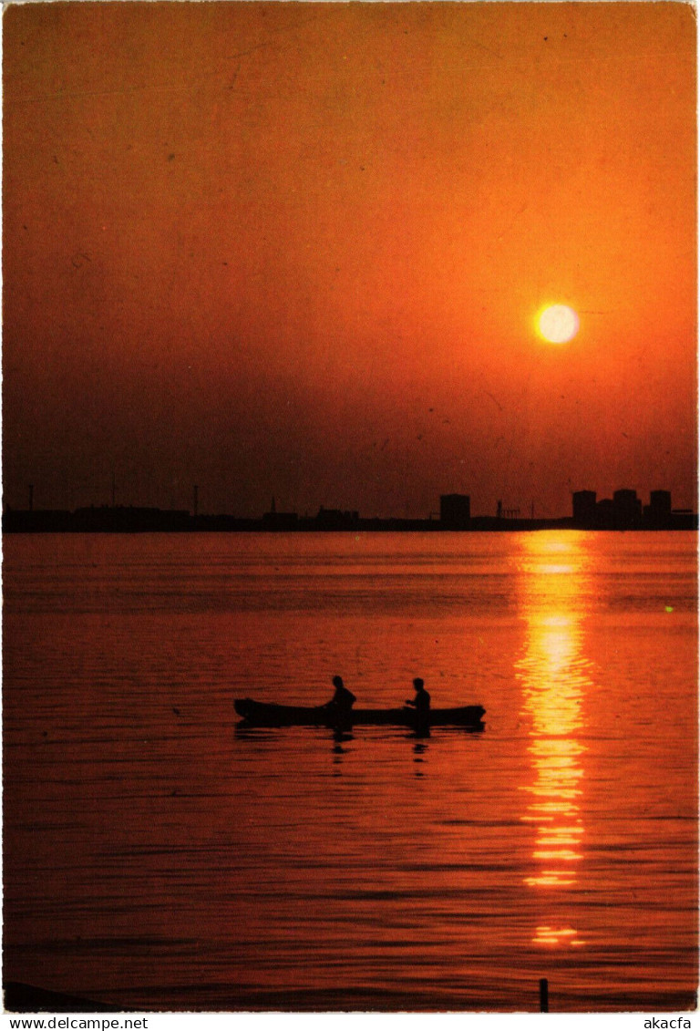 PC QATAR, DOHA BAY AT SUNSET, Modern Postcard (b48082)