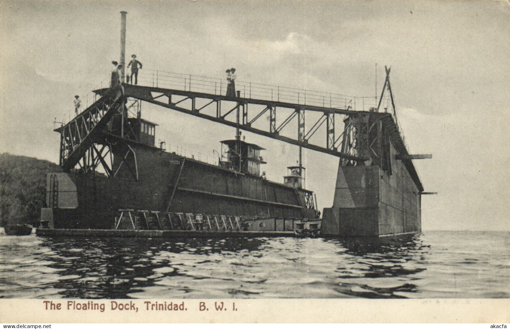 PC TRINIDAD AND TOBAGO TRINIDAD THE FLOATING DOCK VINTAGE POSTCARD (b64826)
