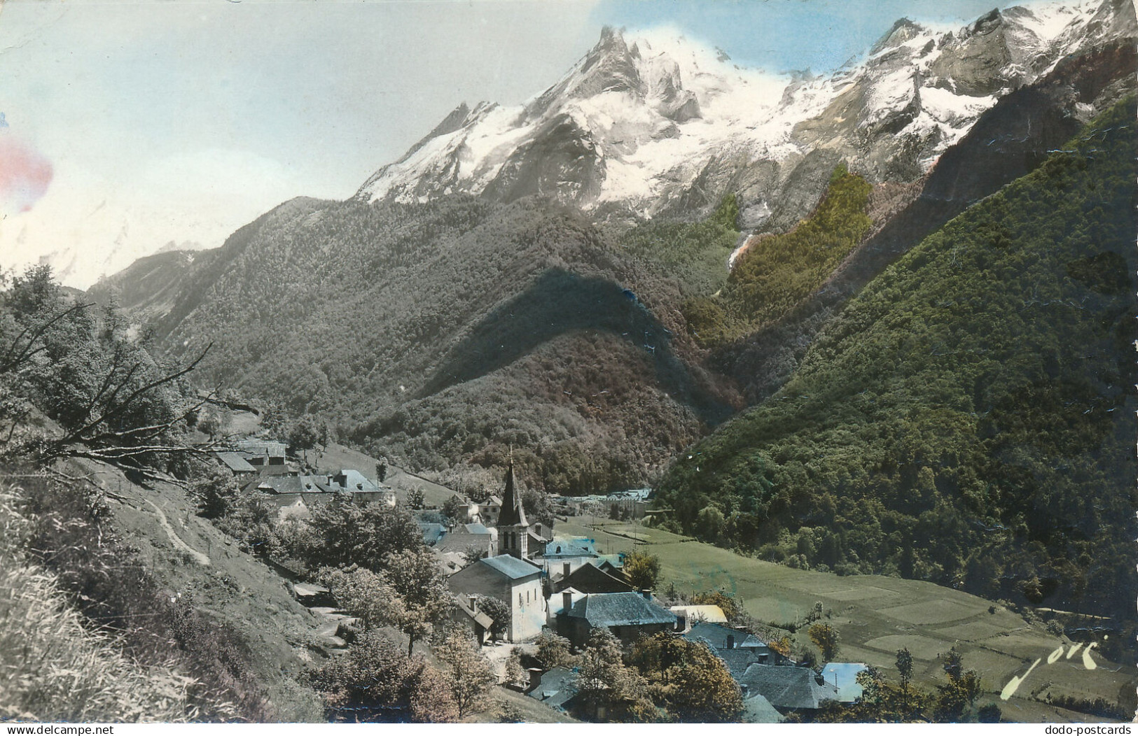 PC54824 Env. d Eaux Bonnes. Aas Vue Generale. Au Fond Eaux Bonnes et le Massif d