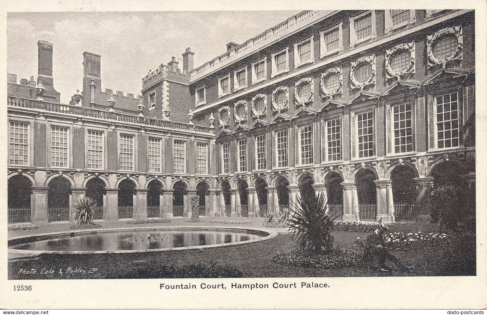 PC67100 Fountain Court. Hampton Court Palace. Gale and Polden