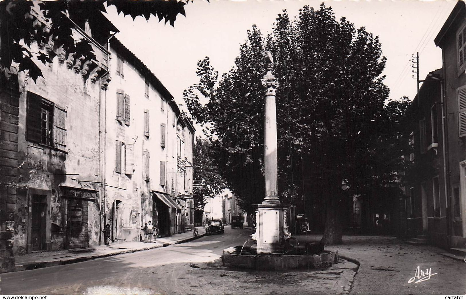 PELISSANNE . Place  Cabardel