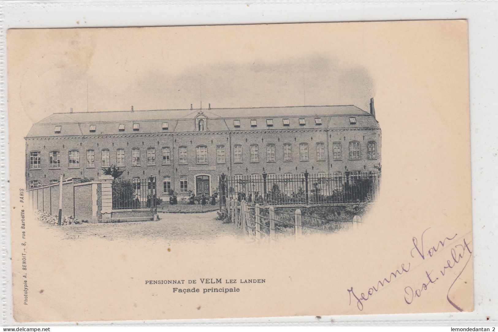 Pensionnat de Velm lez Landen. Façade principale. *