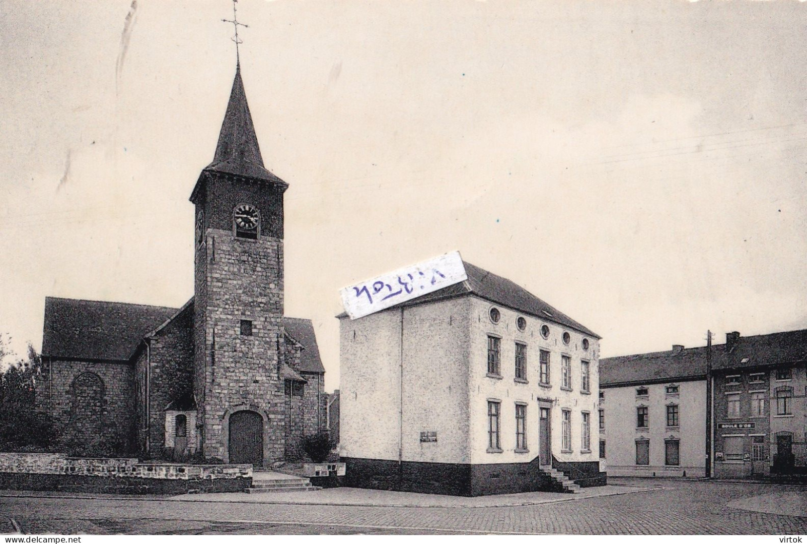 PERONNES lez BINCHE - place de l'église