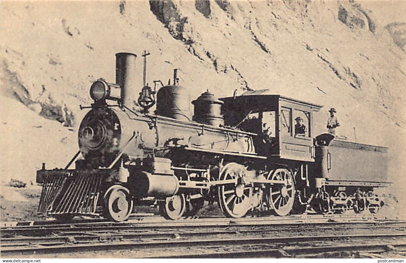 Perú - Ferrocarriles del Perú - Una antigua locomotora construida en Estados Unidos en servicio a gran altitud en 1946