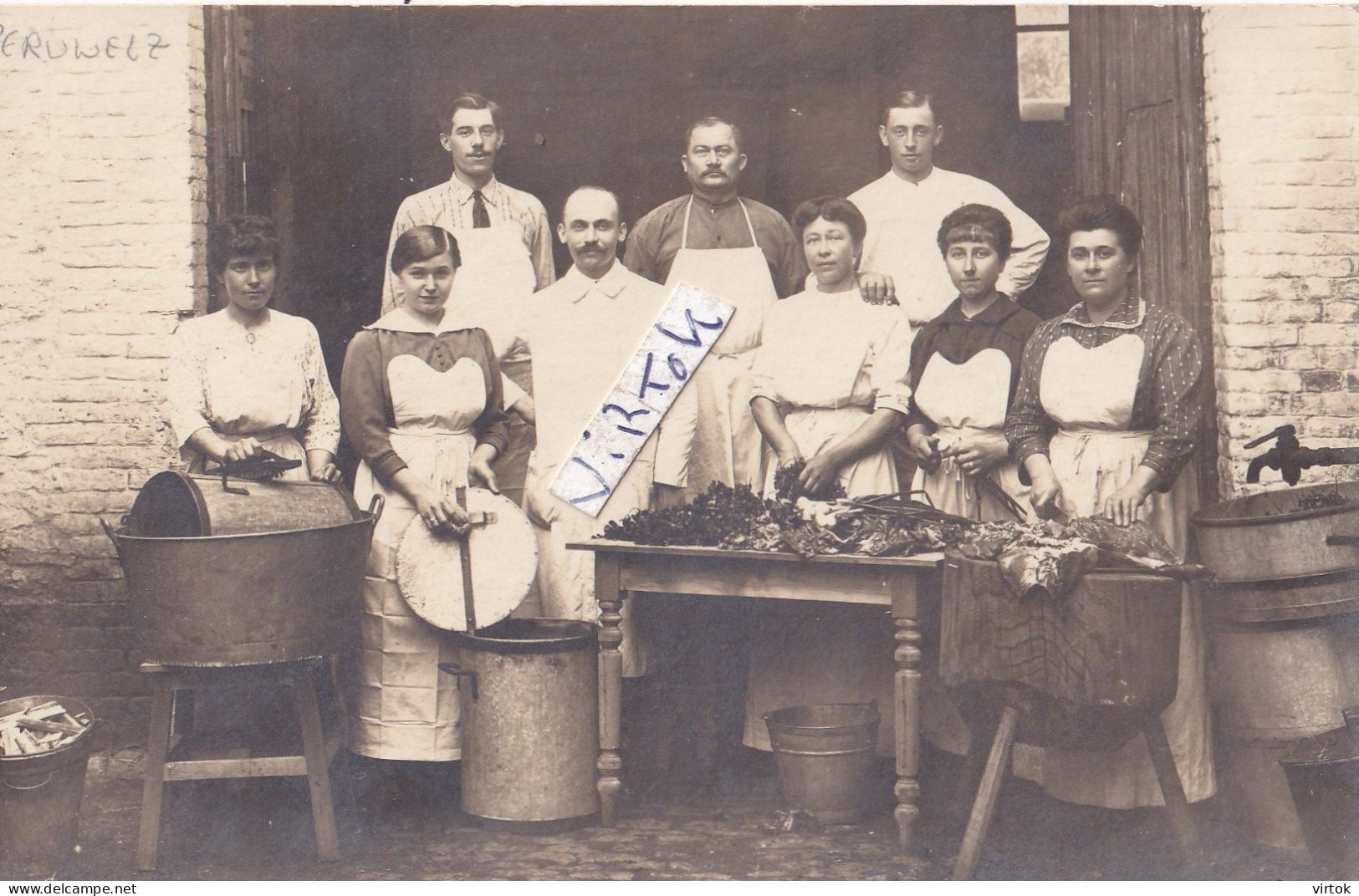 Péruwelz  : La soupe populaire - le personel de la cuisine  carte photo   1917