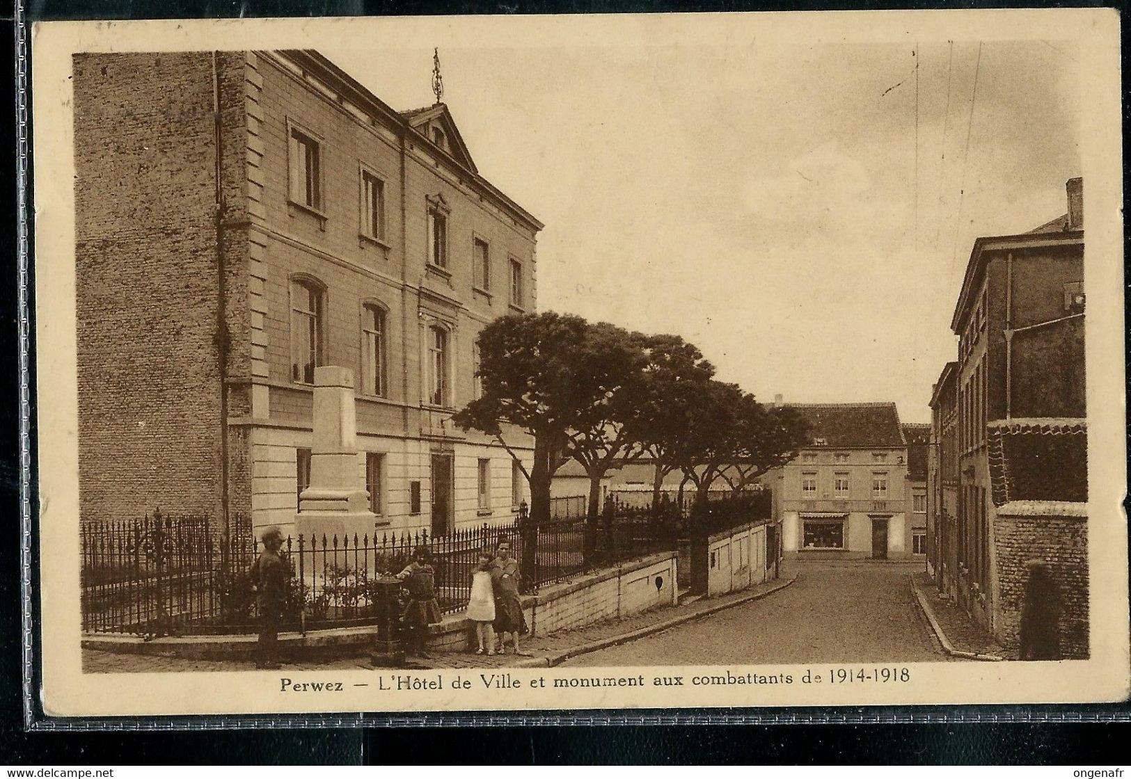 Perwez - L'Hôtel de Ville et monument aux combattants de 1914/18 - obl. PERWEZ 1934