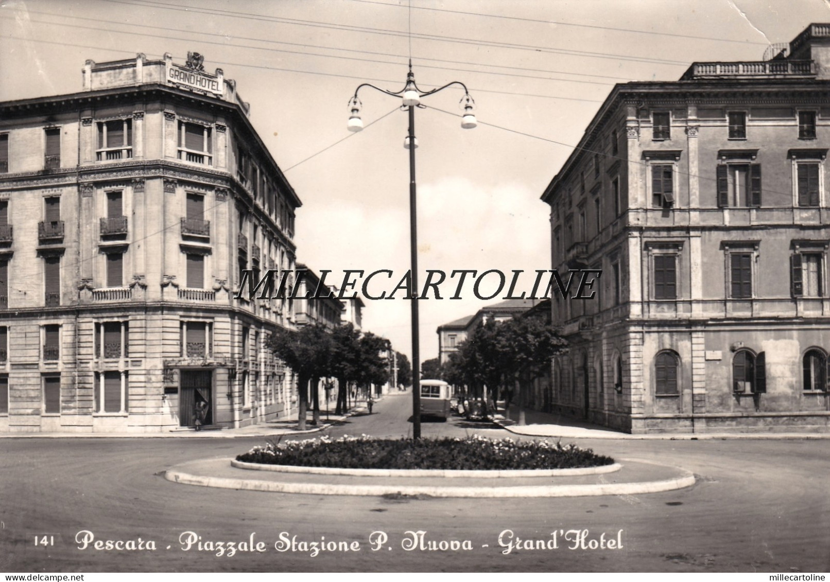 PESCARA:  Piazzale Stazione Porta Nuova - Grand Hotel    1955