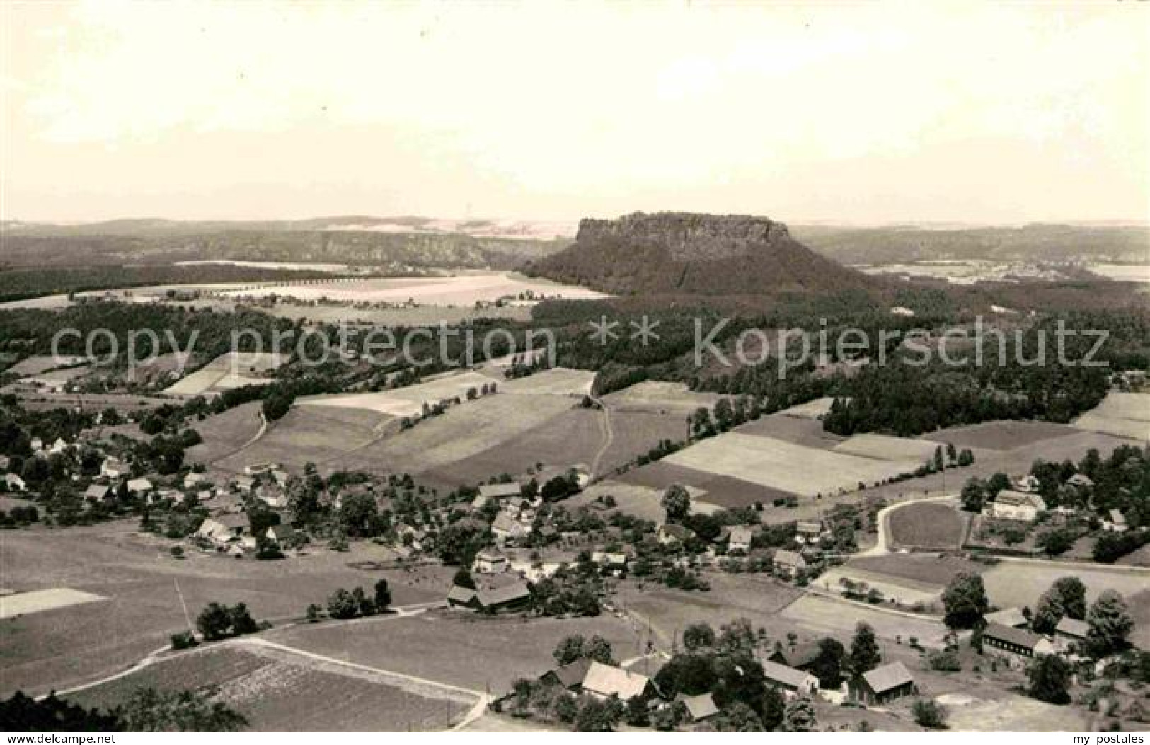 Pfaffendorf Koenigstein mit Fels Pfaffenstein