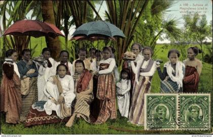 CPA Maguindanao Philippinen, Sultana, clad in white with her retinue