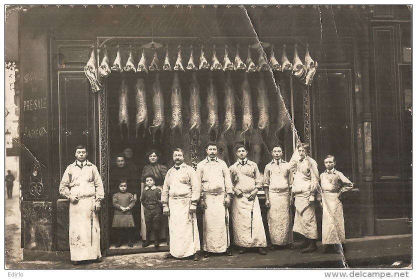 photo carte Boucherie et son personnel Rue de La Tacherie PARIS 1910 agneau pré salé non circulée - pli marqué -commerce