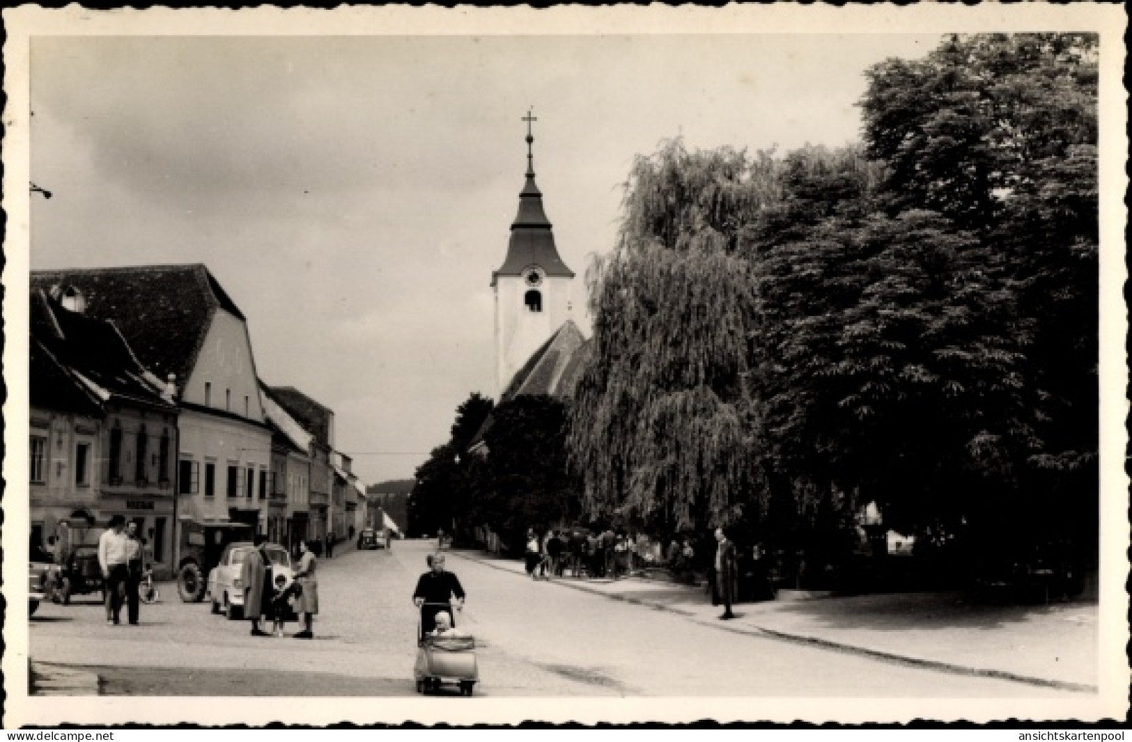 Photo CPA Drosendorf Zissersdorf in Niederösterreich, Teilansicht mit Kirche, Kinderwagen