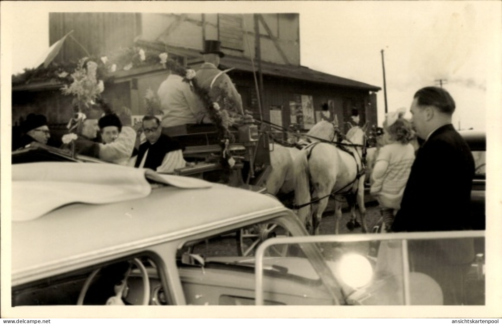 Photo CPA Kalscheuren Hürth an der Erft, geschmückte Kutsche, Autos, Weber, Ursulastraße 77