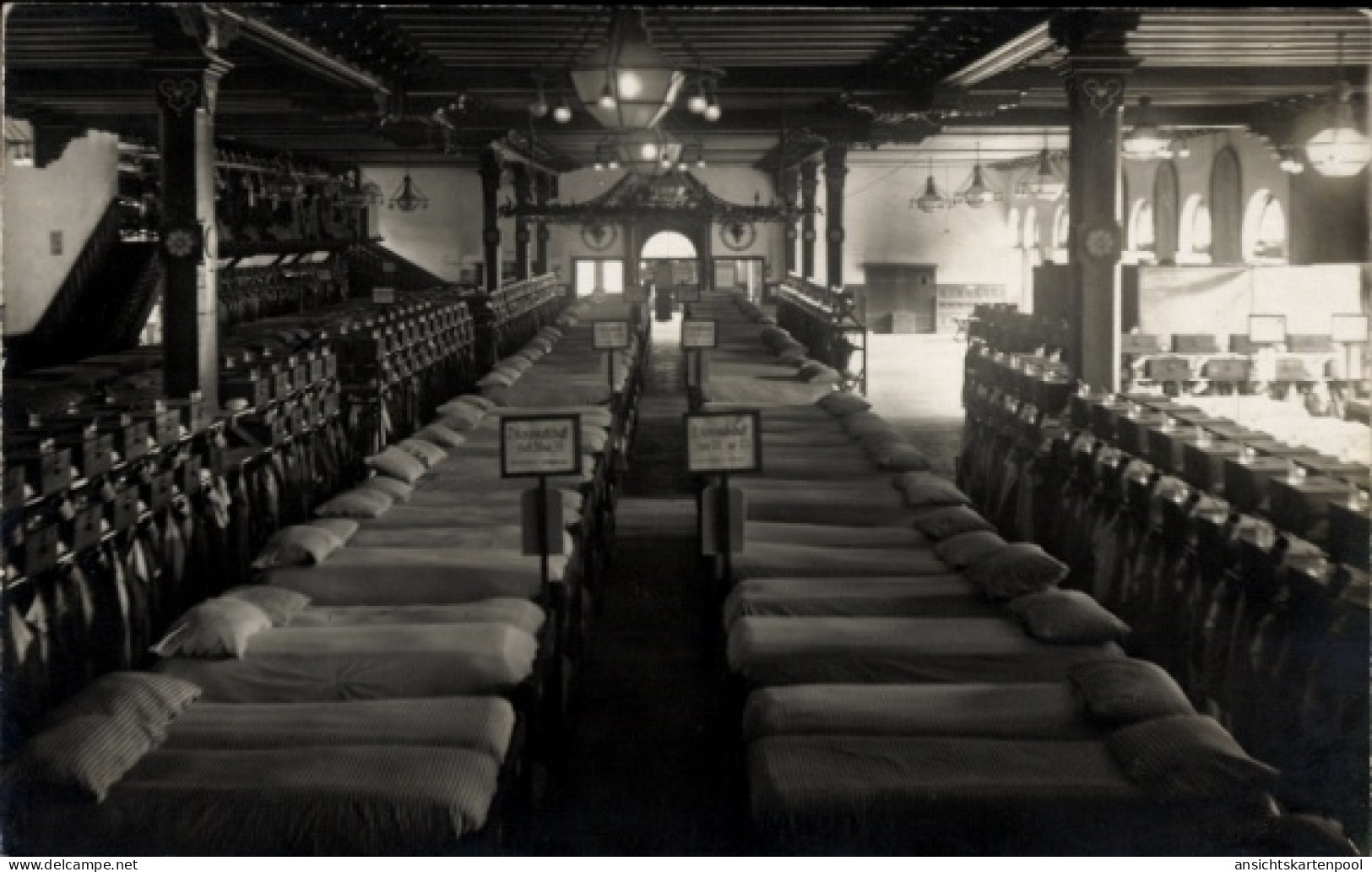 Photo CPA München, Lazarett, Betten