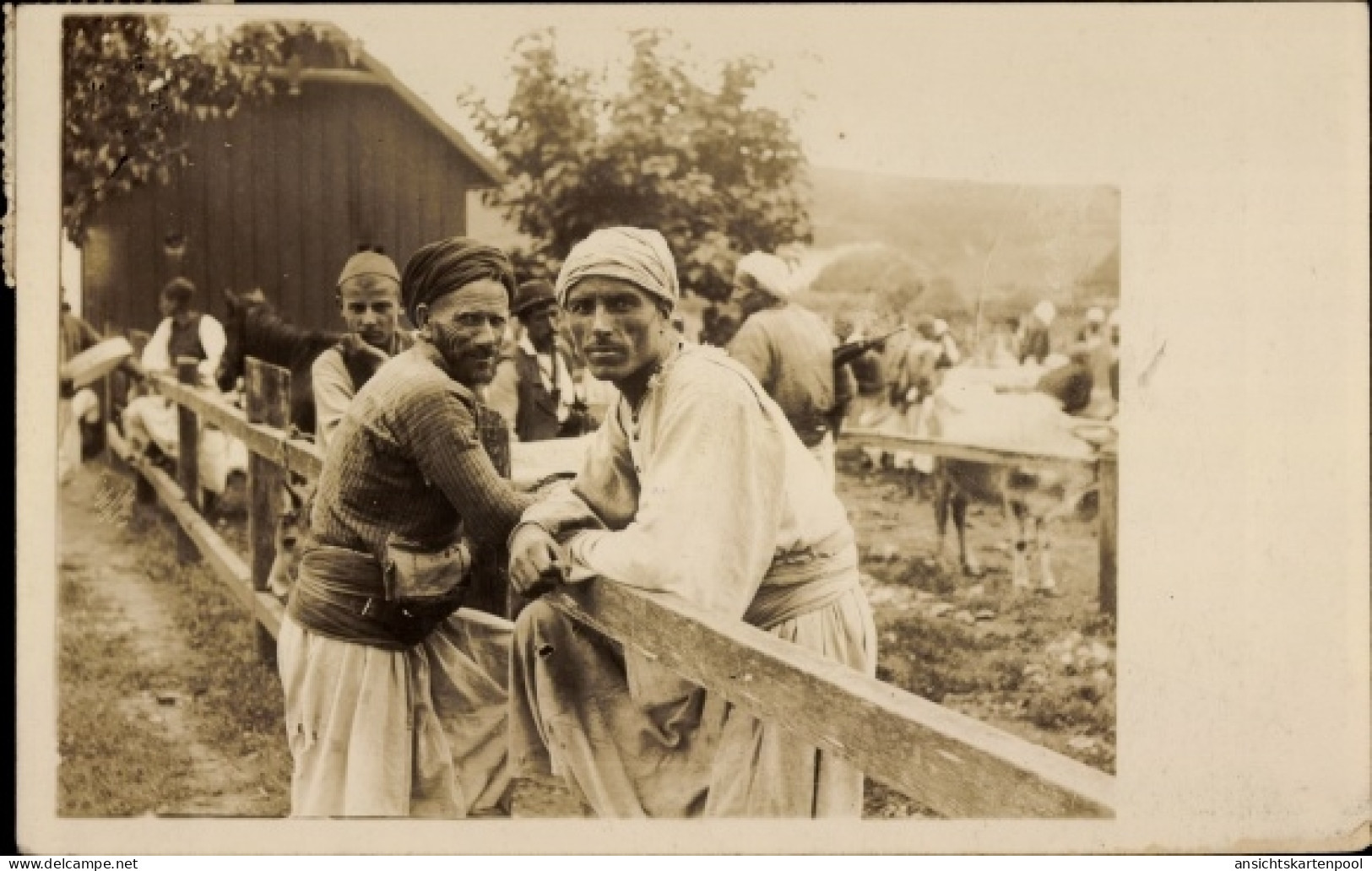 Photo CPA Sarajevo Bosnien Herzegowina, Männer in Trachten