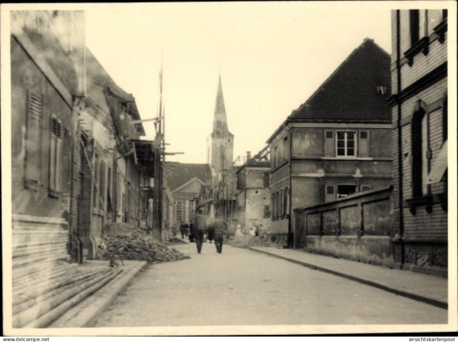 Photo Freinsheim in Rheinland Pfalz, Straßenpartie, Kirche