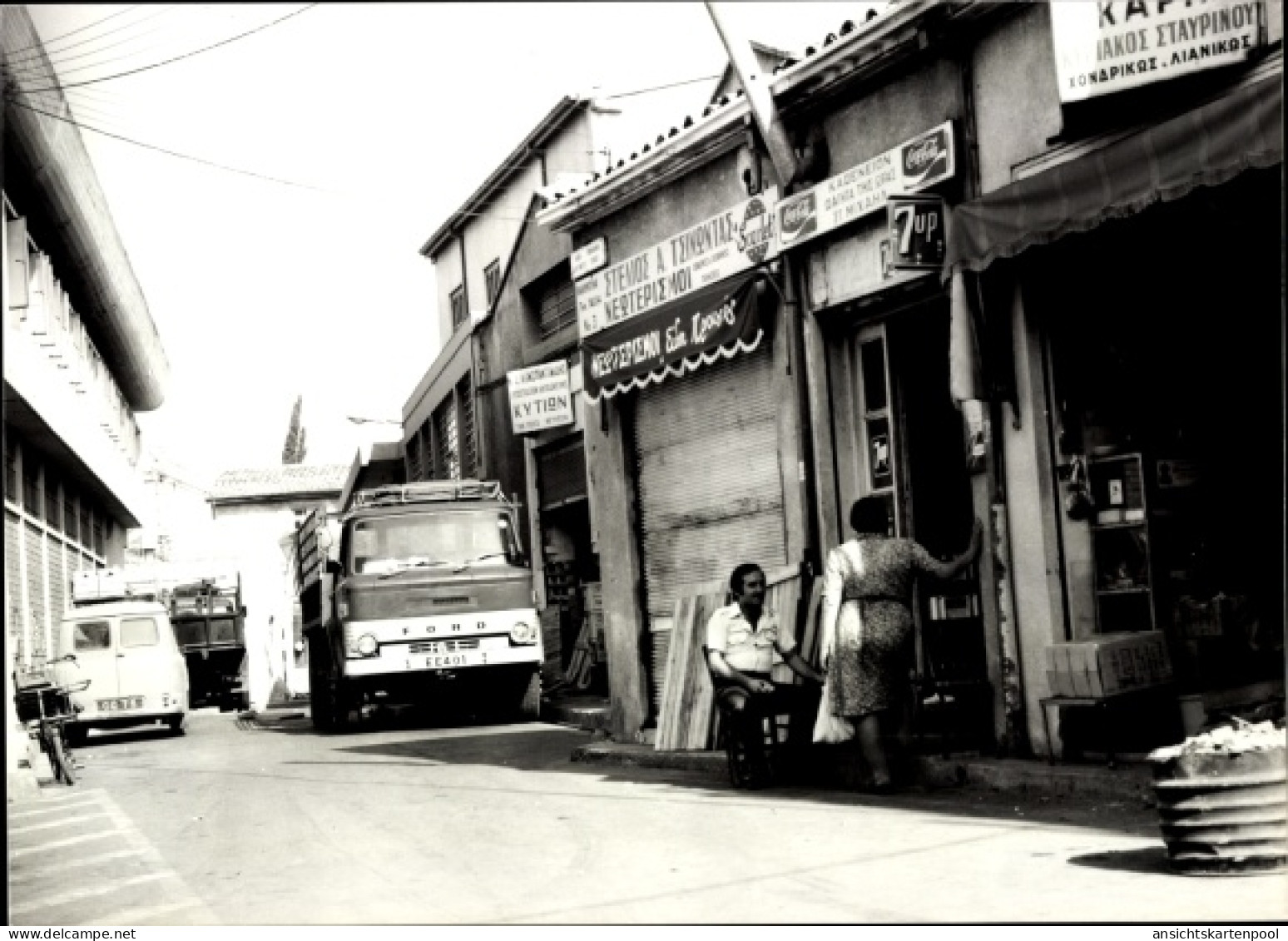 Photo Nikosia Zypern, Geschäfte, Autos, Ford Lastwagen