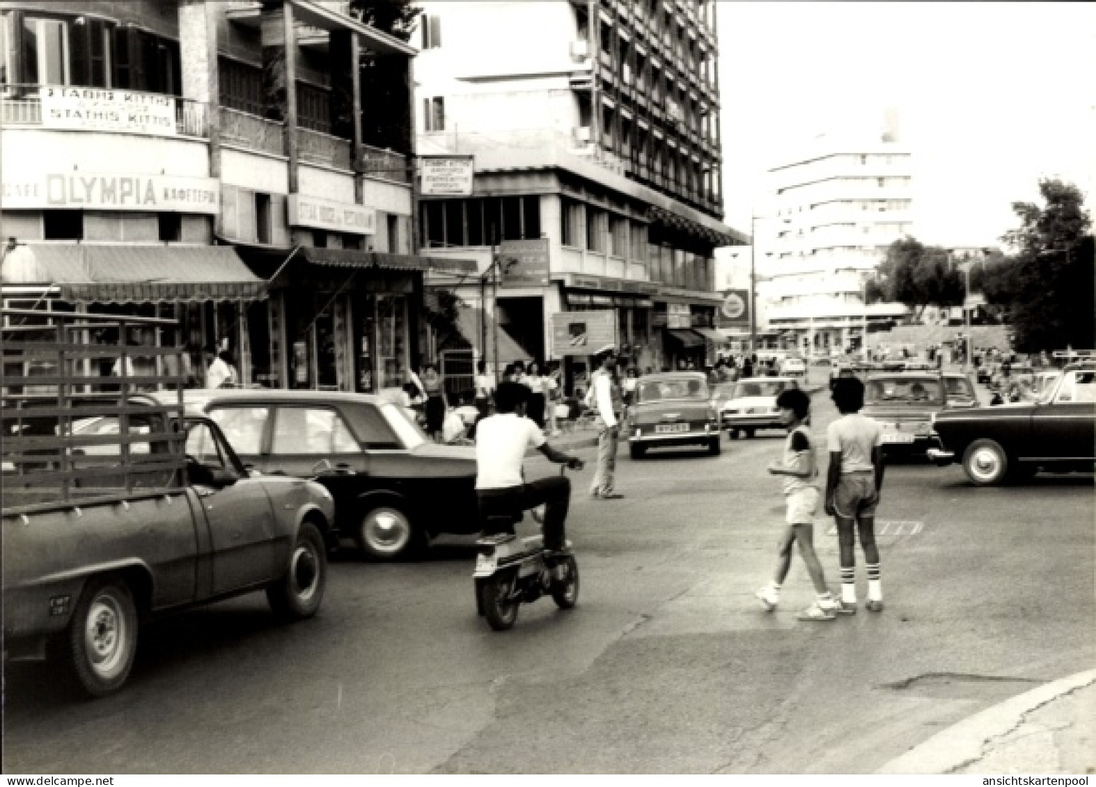 Photo Nikosia Zypern, Straßenszene, Autos, Geschäfte