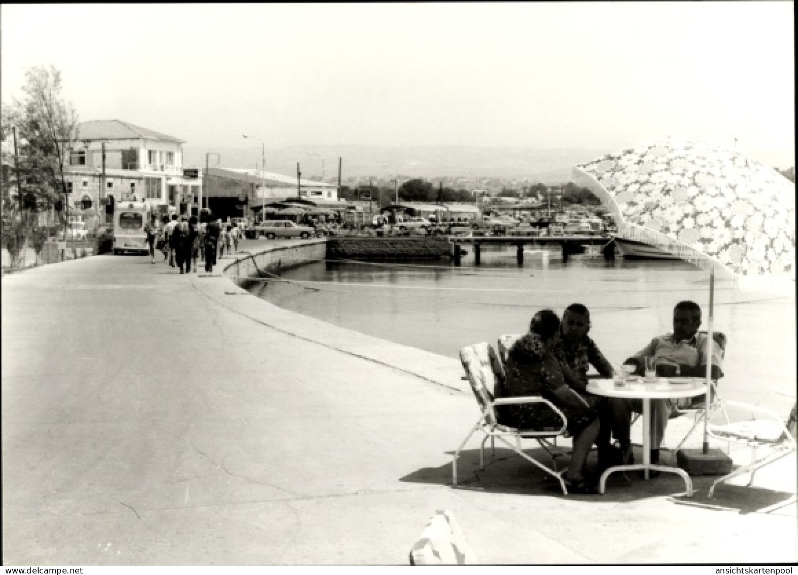 Photo Paphos Zypern, Menschen am Tisch, Straße, Steg