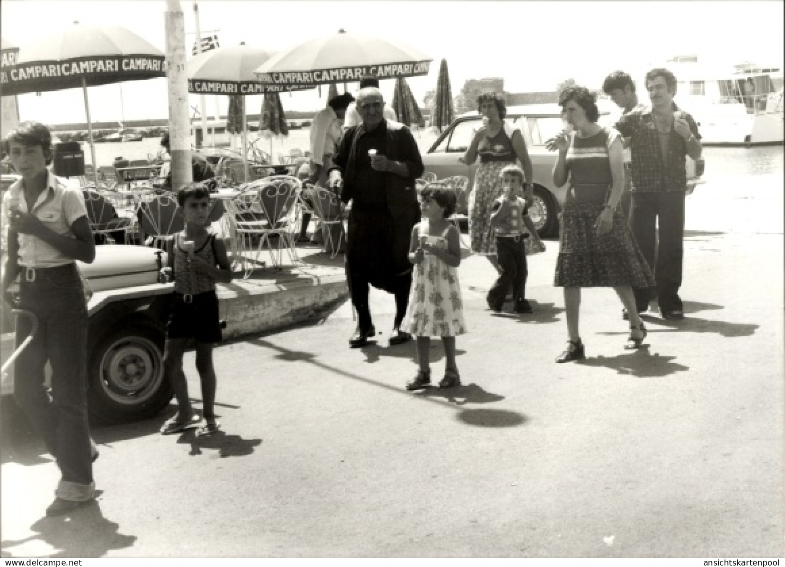 Photo Paphos Zypern, Passanten, Cafe, Tische
