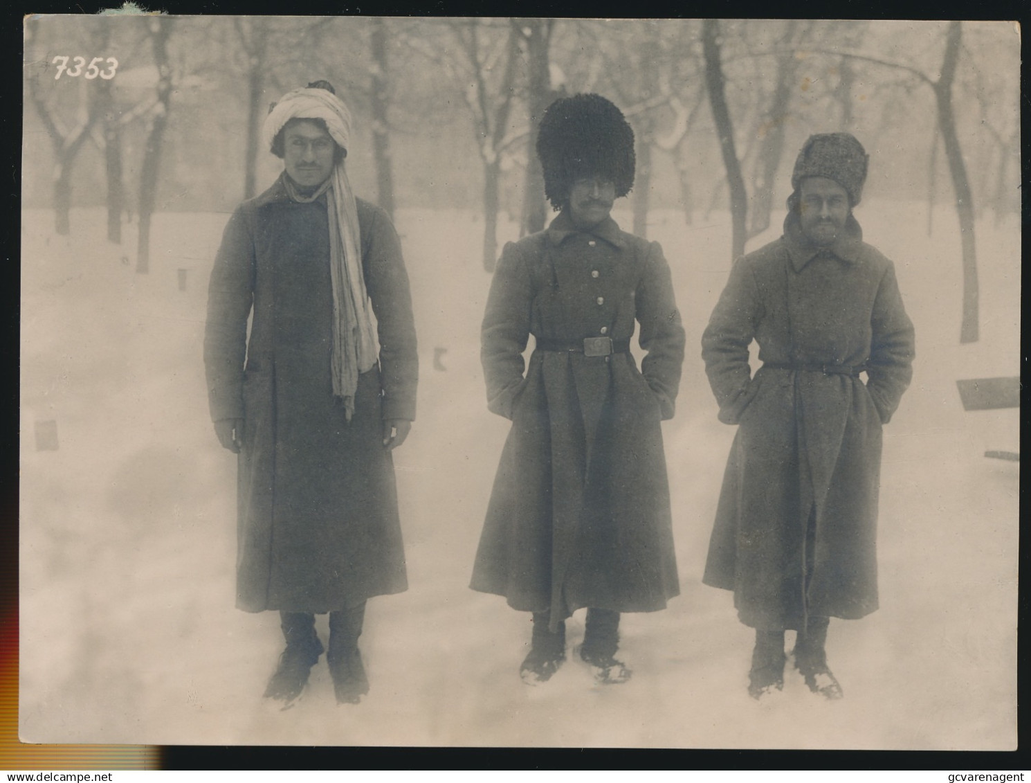 PHOTO WWI - 17 X 12  CM.  - GERMAN TROOPS advancing through Minsk. TYPES OF MOHAMMEDANS CAPTURED FROM ASTRAKAN