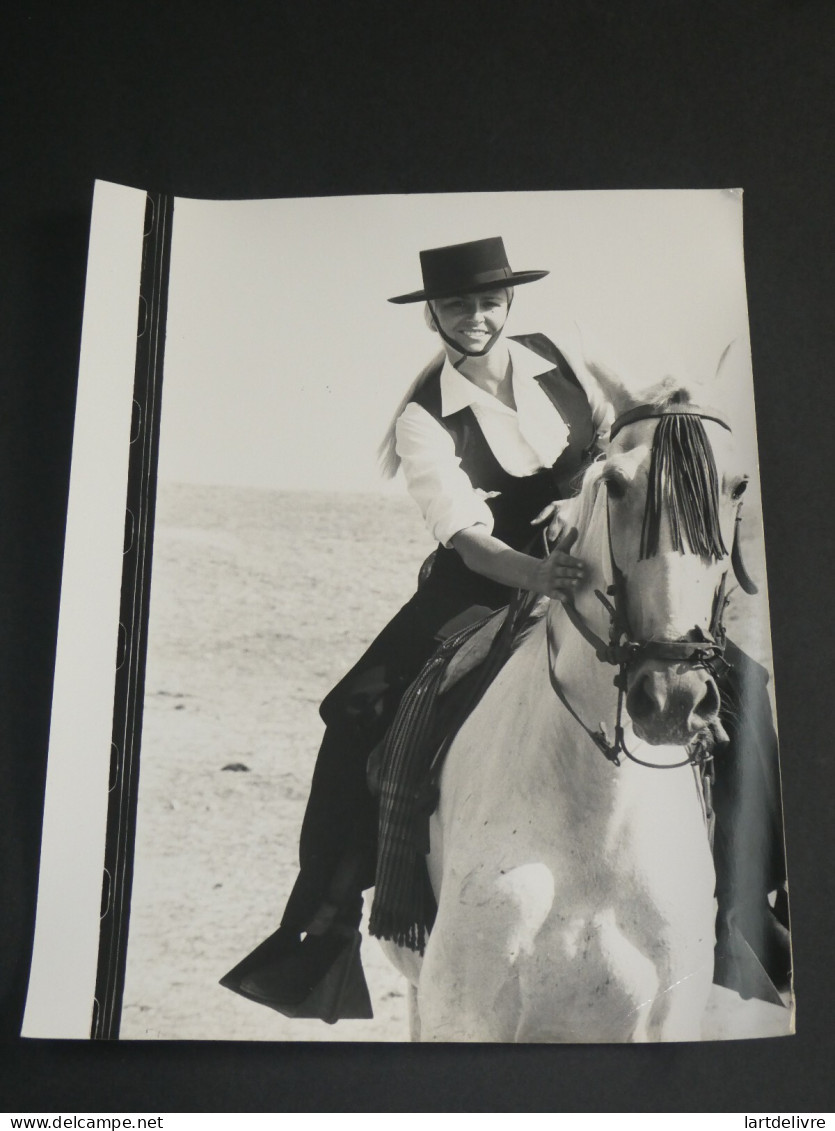 Photographie noir et Blanc années 70/80 STERN Hambourg Femme Toréador