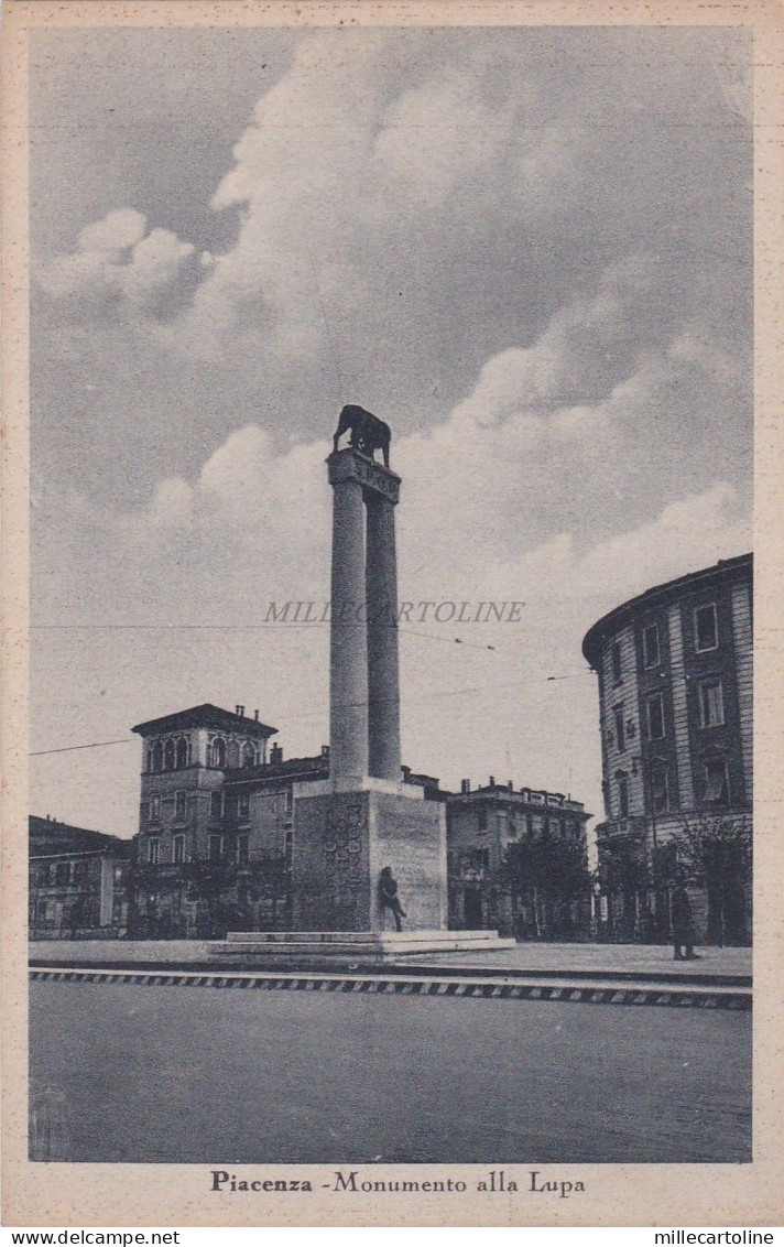 PIACENZA - Monumento alla Lupa