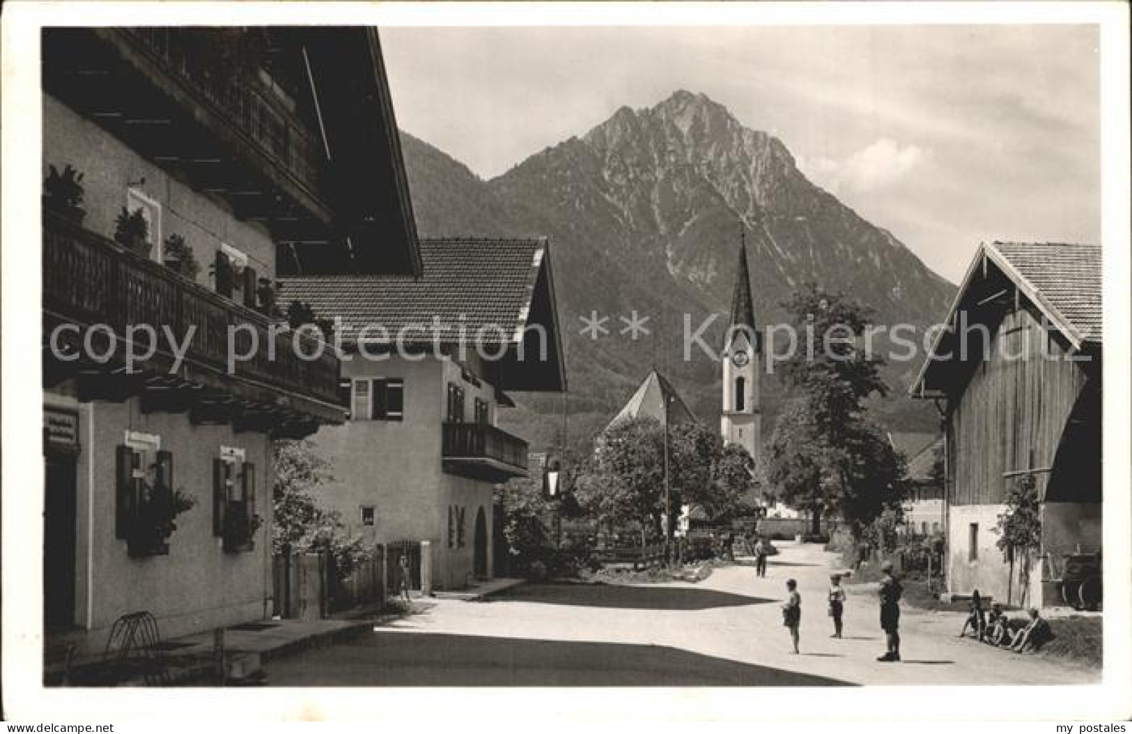 Piding Hauptstrasse Kirche Hochstaufen Chiemgauer Alpen
