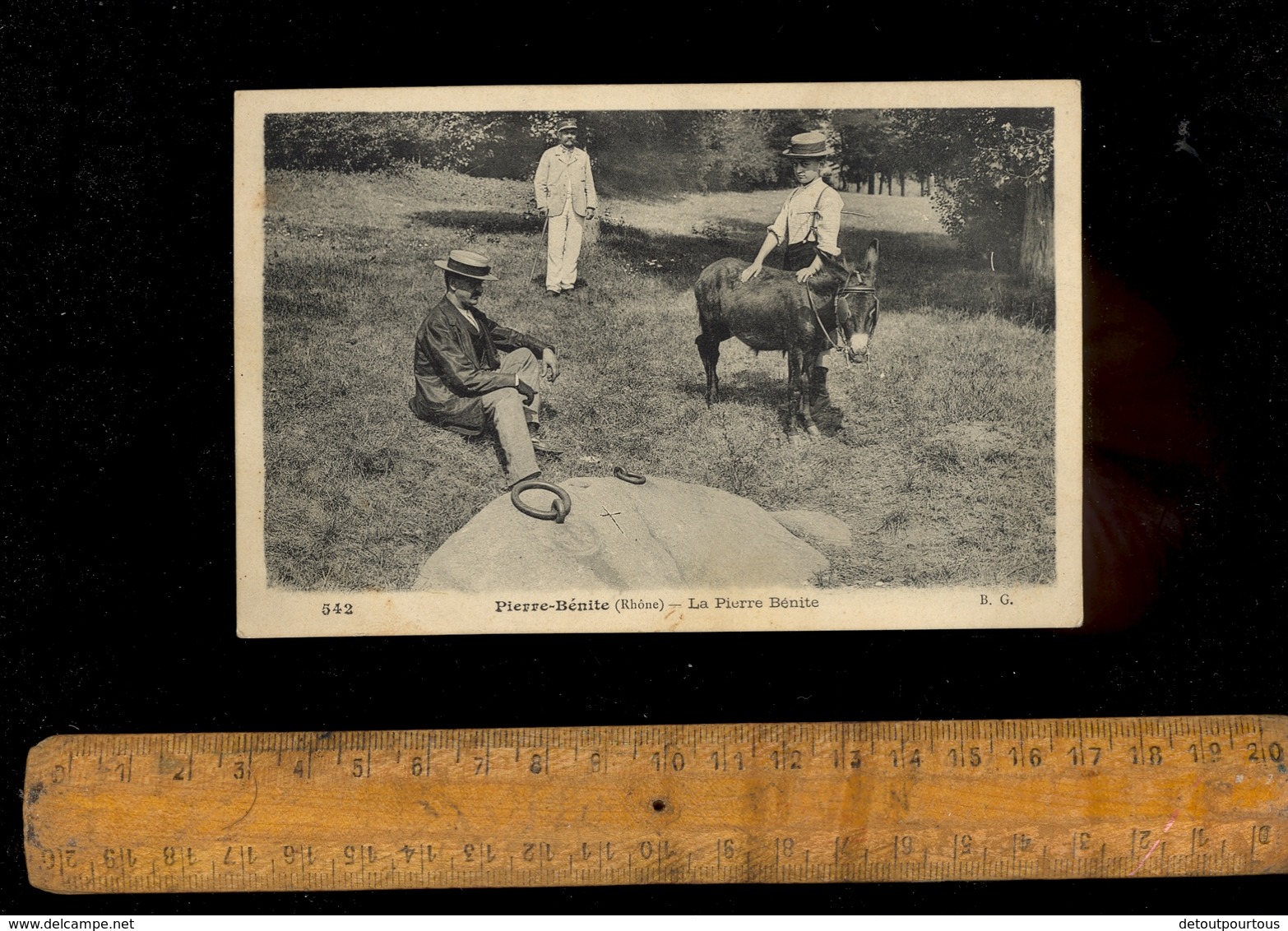 PIERRE BENITE Rhône 69 : la Pierre bénite  /  personnes enfant et âne