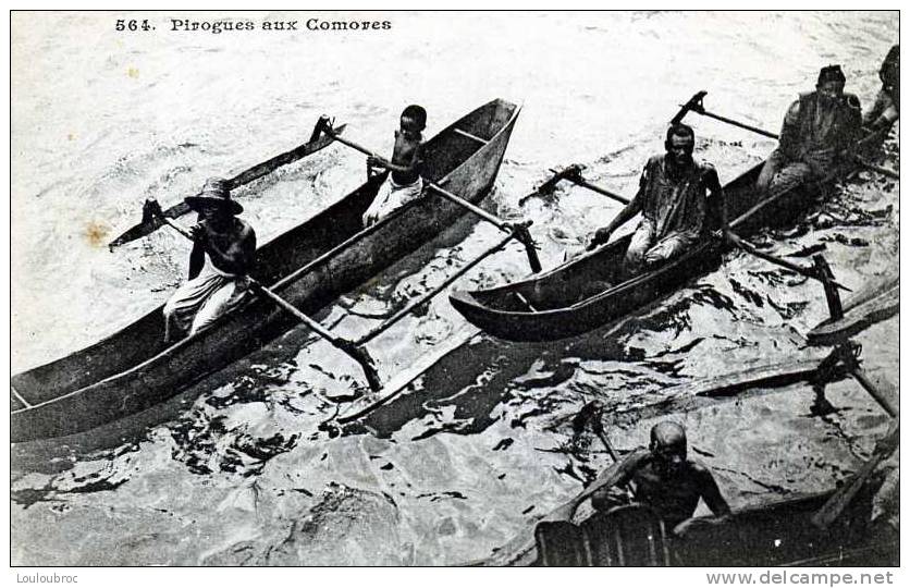 PIROGUES AUX COMORES MESSAGERIES MARITIMES