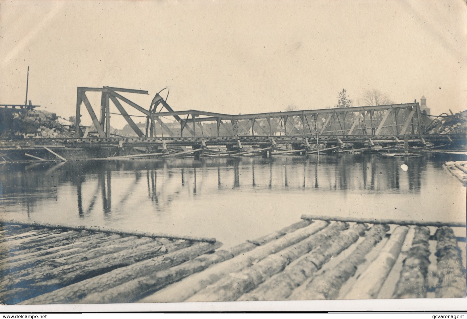 PISSCH ????   PHOTO     11.2 - 18.2.15 -14.5 X 9.5 CM           2 SCANS