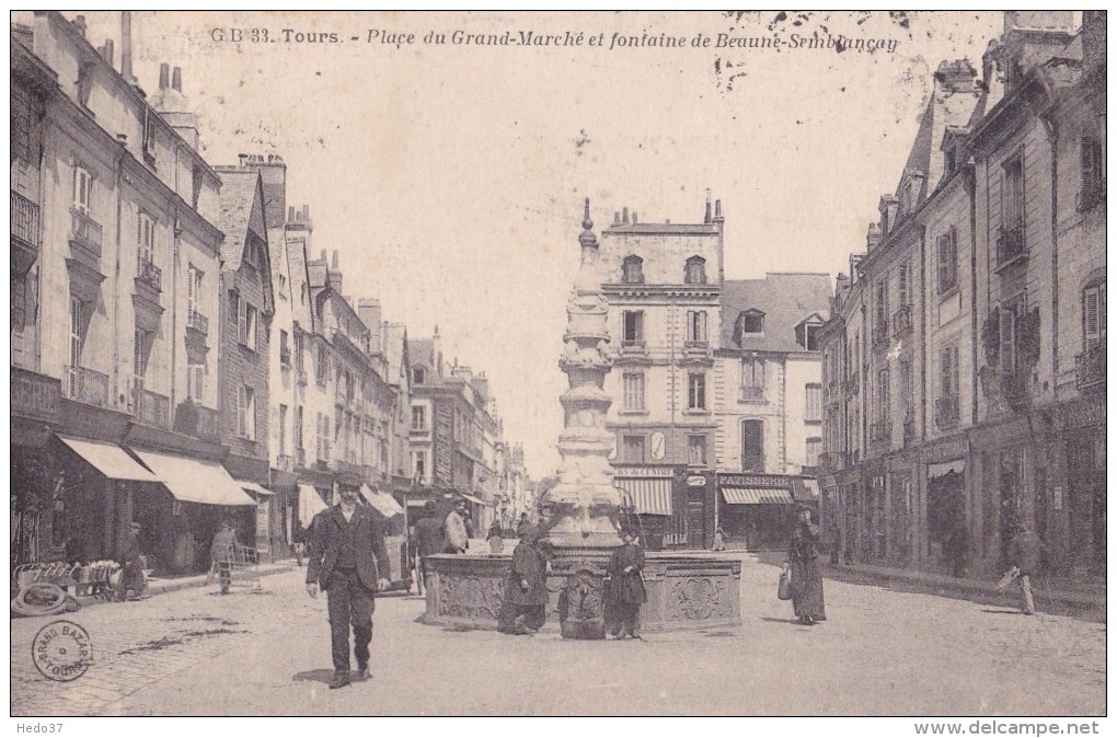 Place du Grand Marché et fontaine de Beaune-Semblancay - Tours