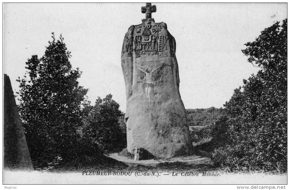PLEUMEUR BODOU      LE MENHIR