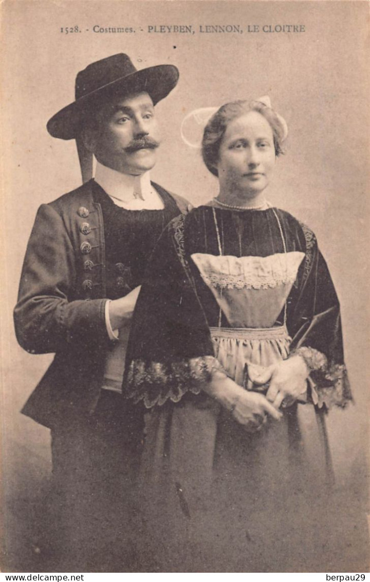 PLEYBEN - LENNON  - LE CLOITRE PLEYBEN  -  Costumes